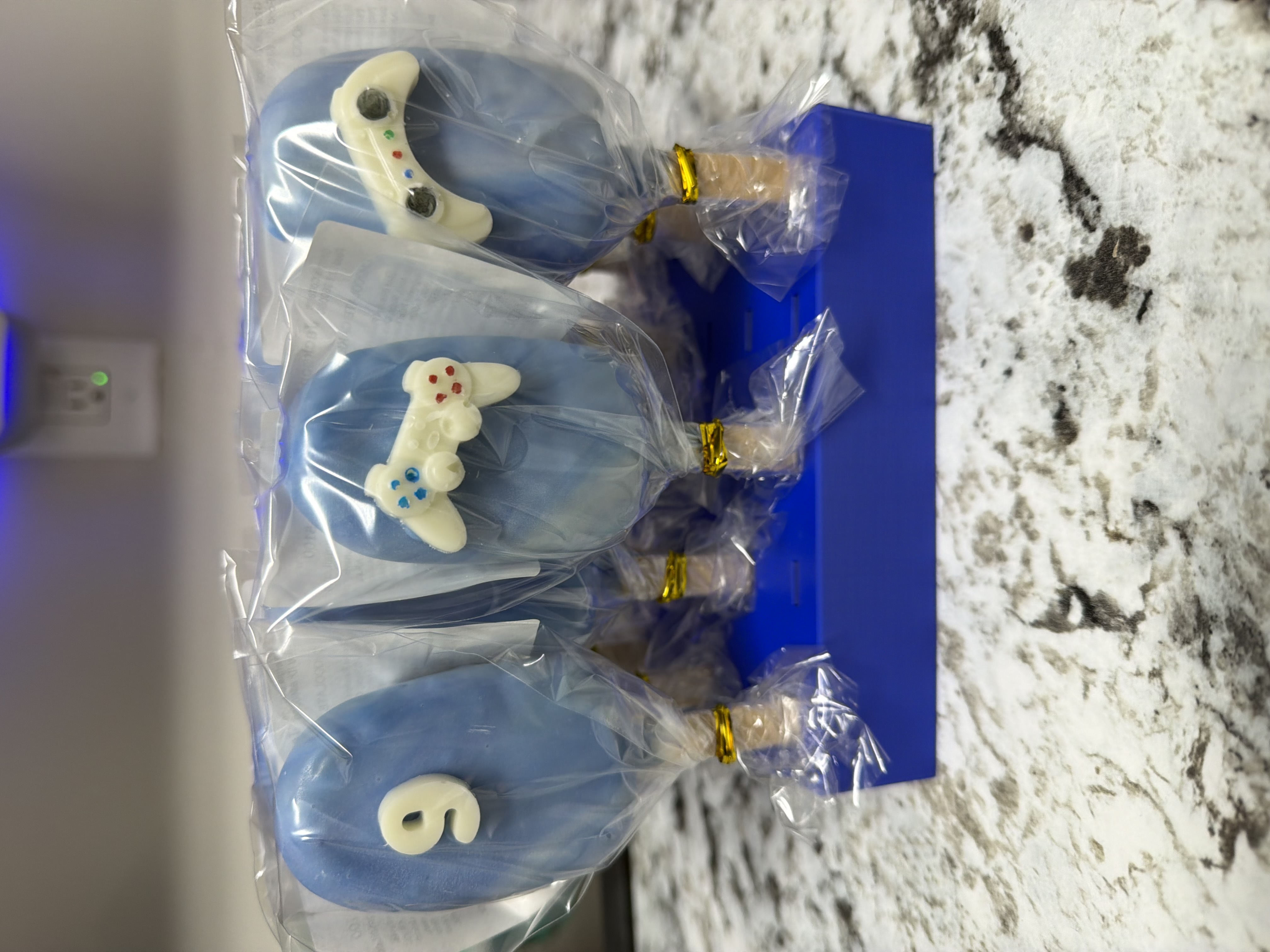 Custom cakesicle order